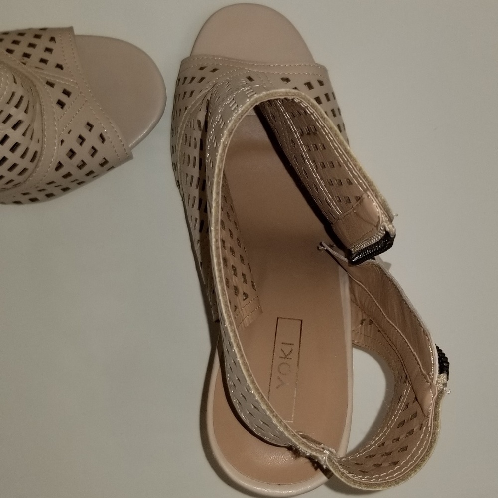 Yoki Tan Heeled Ankle Booties Women's 7.5 - Picture 5 of 5